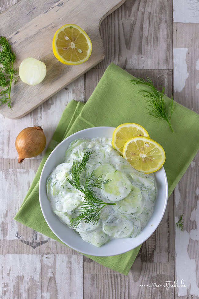 Gurkensalat mit Dill und saurer Sahne - Meinestube