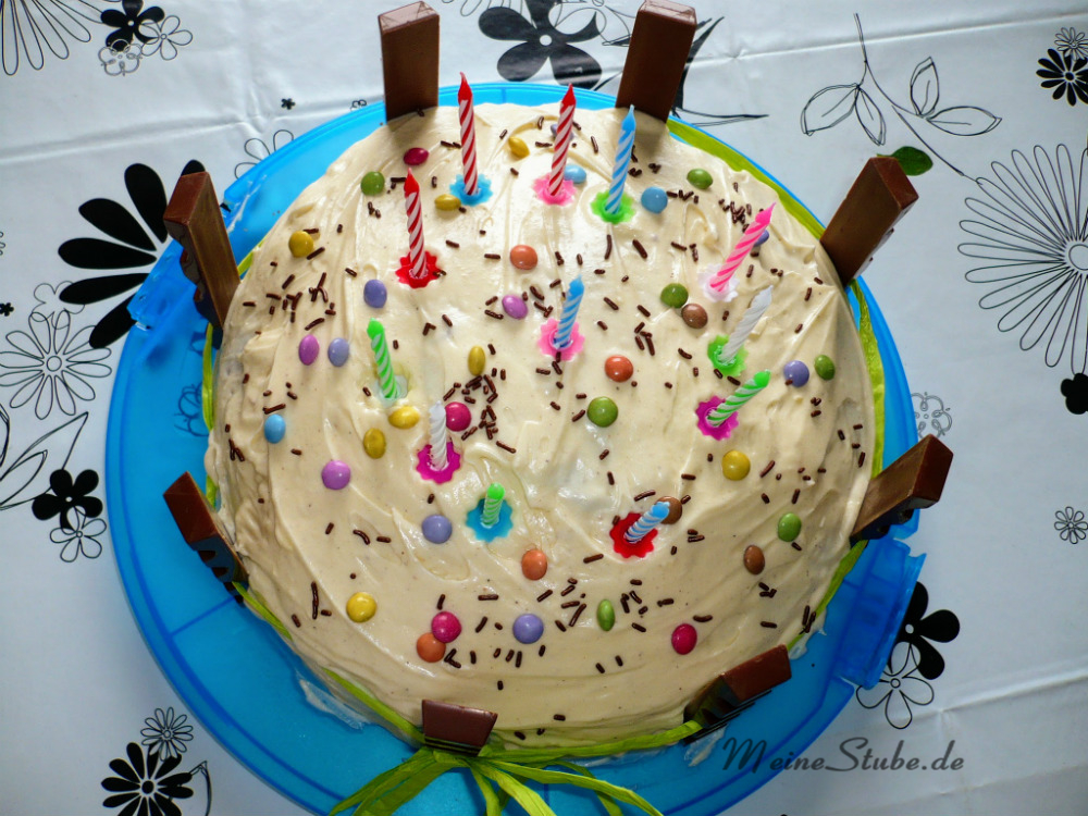 Torte mit Kinderriegel und Smarties