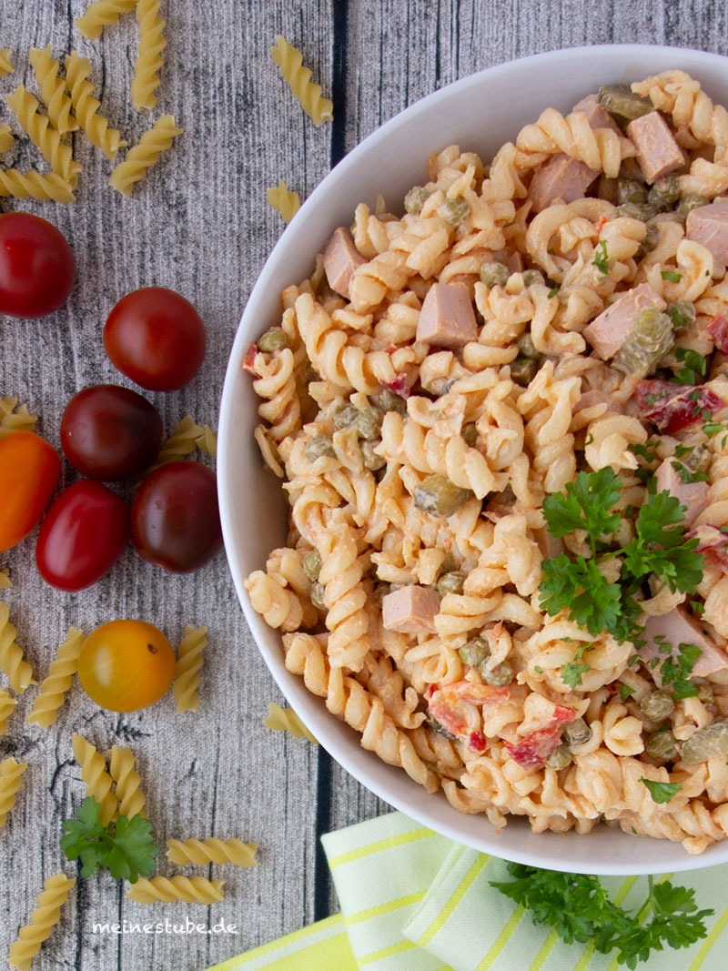 Der beste Nudelsalat pikant, ideal als Grillbeilage - Meine Stube