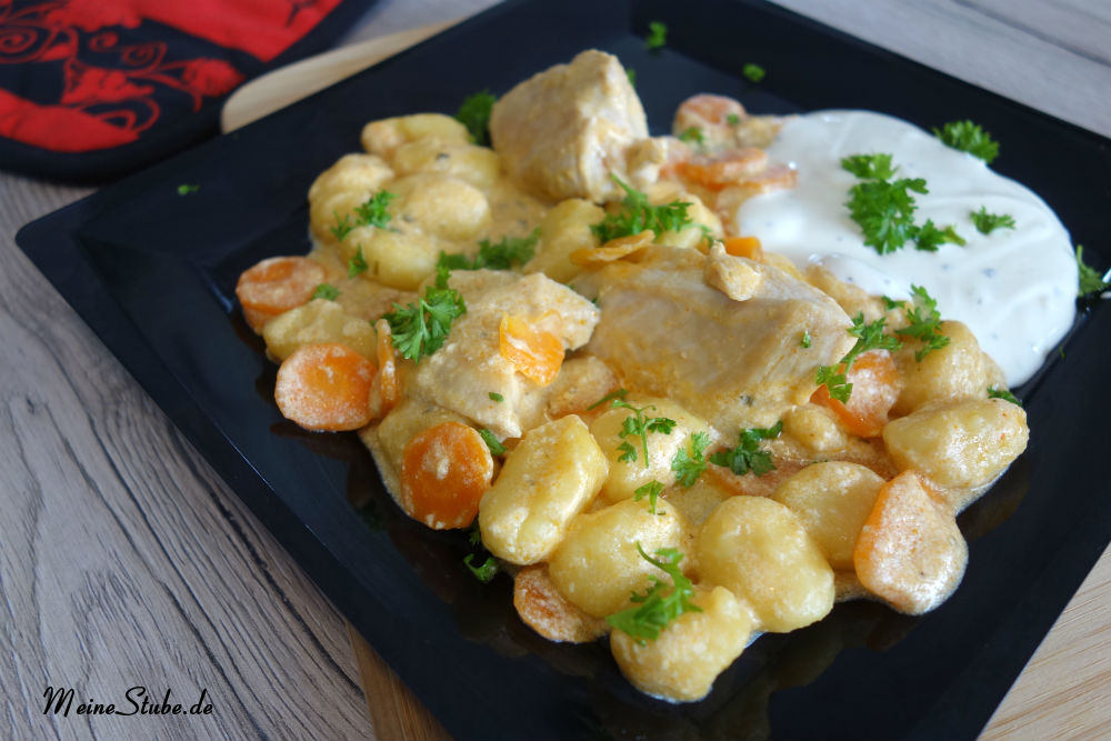 Gnocchi-Pfanne mit Hähnchen und Dip