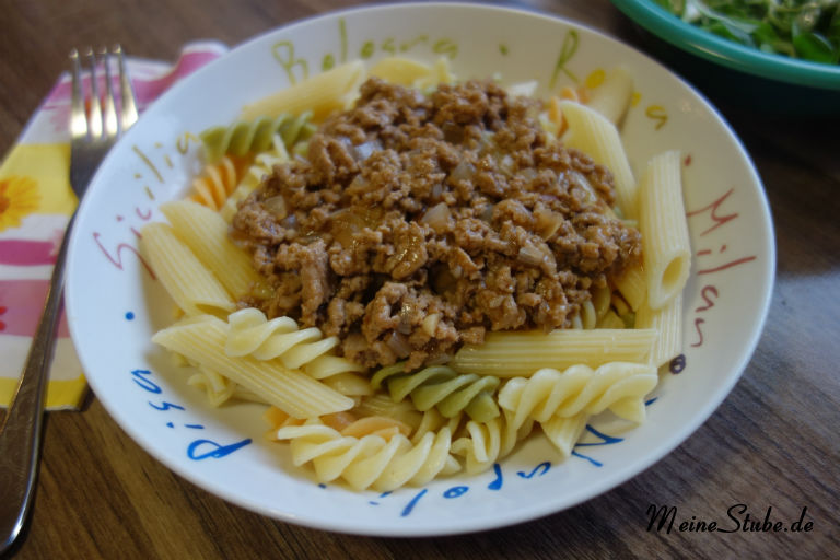 Haschee Fix in 10 Minuten, unsere dunkle Hackfleischsoße mit Spaghetti ...