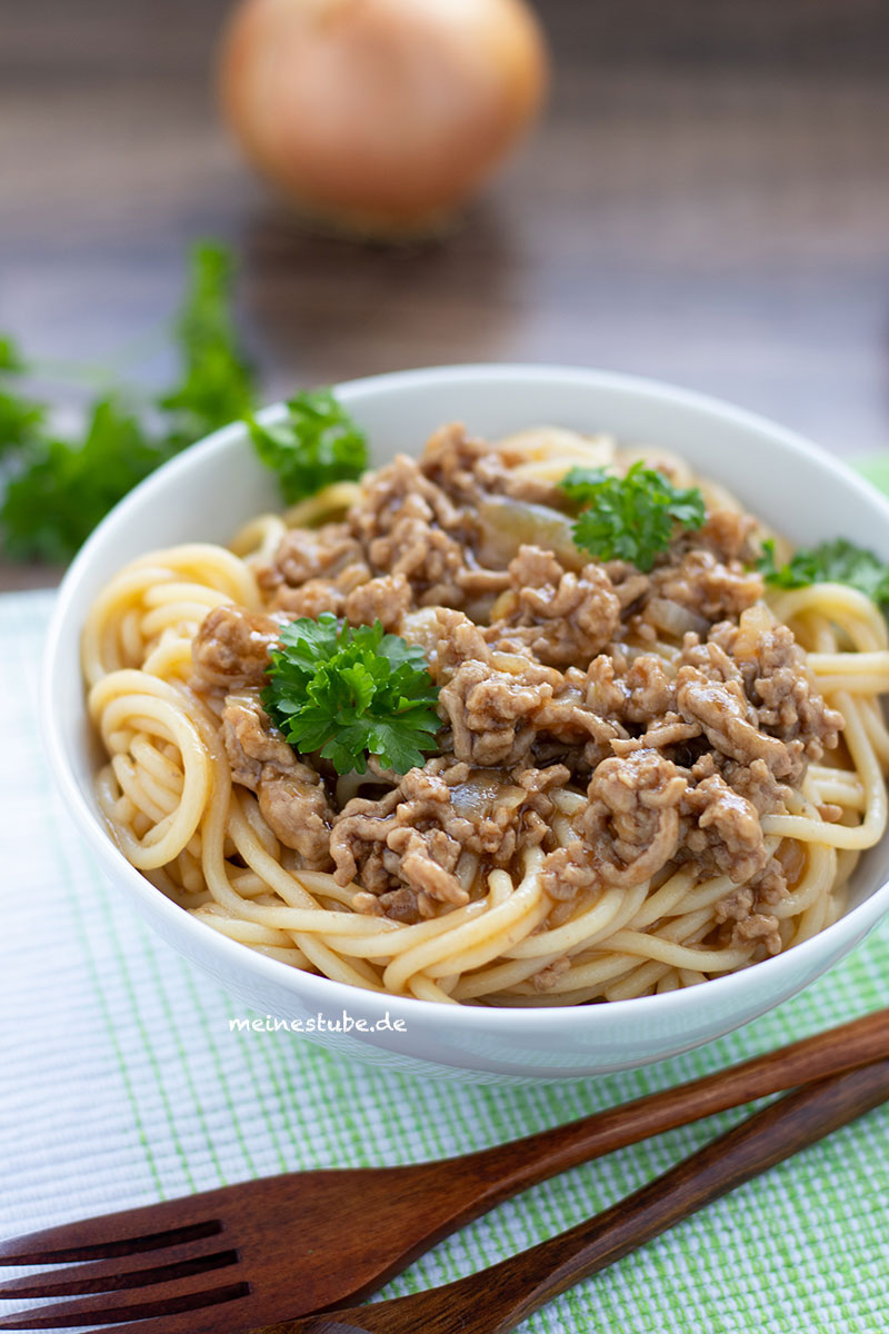 Haschee fix in 15 Minuten, dunkle Hackfleischsauce mit Pasta - Meinestube