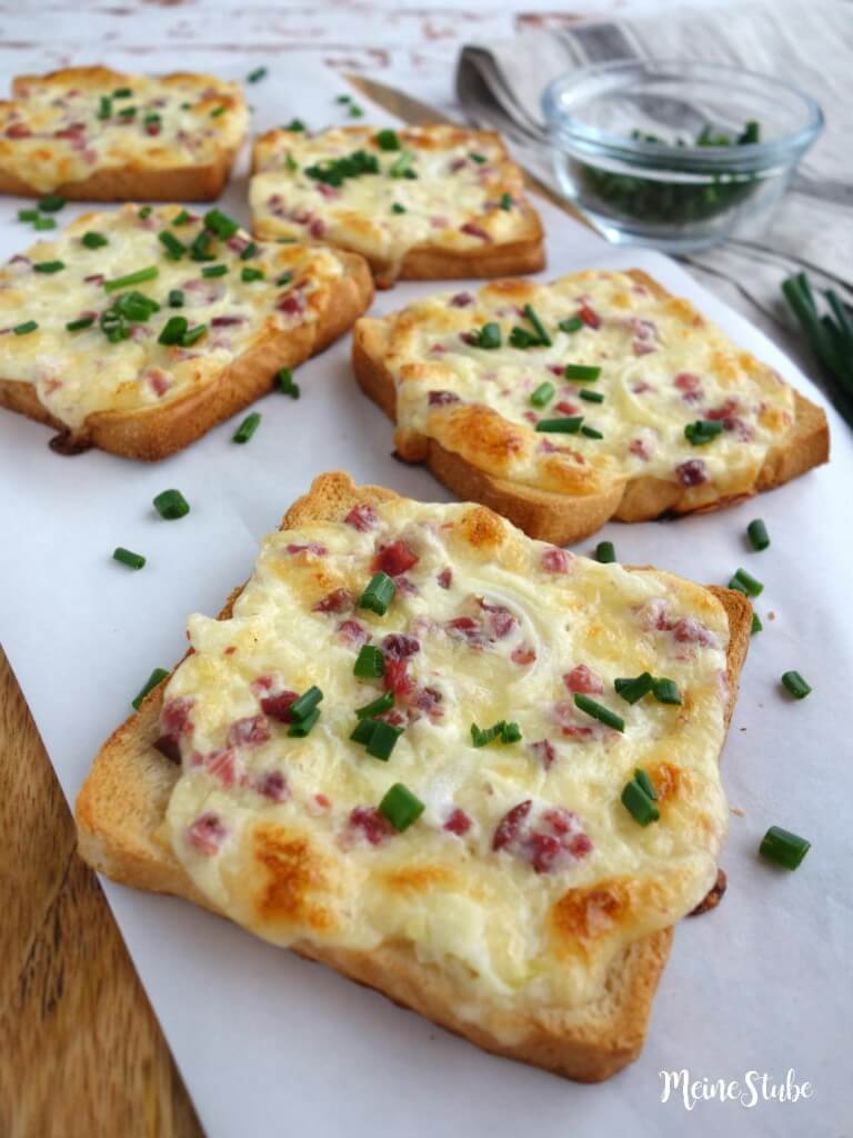 Flammkuchen Toast mit Speck und Zwiebeln - Meinestube