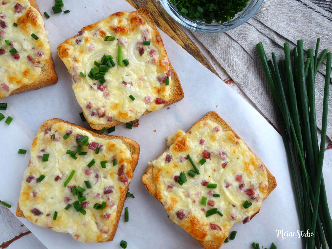 Flammkuchen Toast mit Speck und Zwiebeln - Meinestube