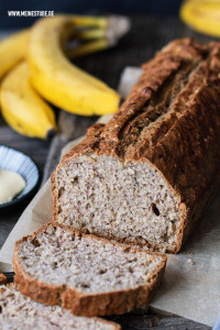 Bananenbrot mit reifen Bananen, meinestube