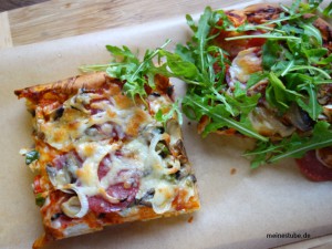 Pizza selbst gemacht und belegt nach herzenslust