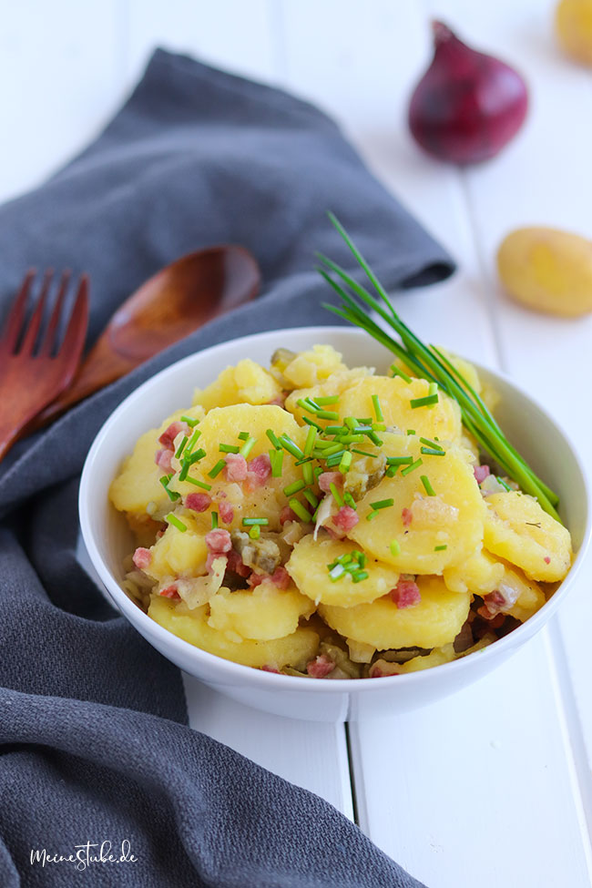 Kartoffelsalat mit Speck, Zwiebeln und Gurken - Meinestube