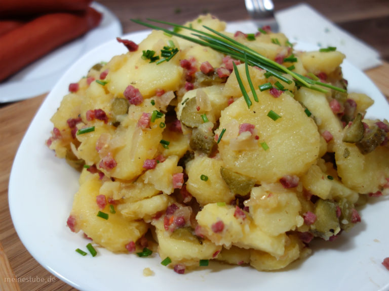 Kartoffelsalat mit Speck, Zwiebeln und Gurken - Meine Stube