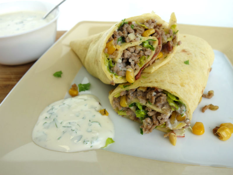 Wrap mit Hackfleisch, Salat, Speck und Mais - Meinestube