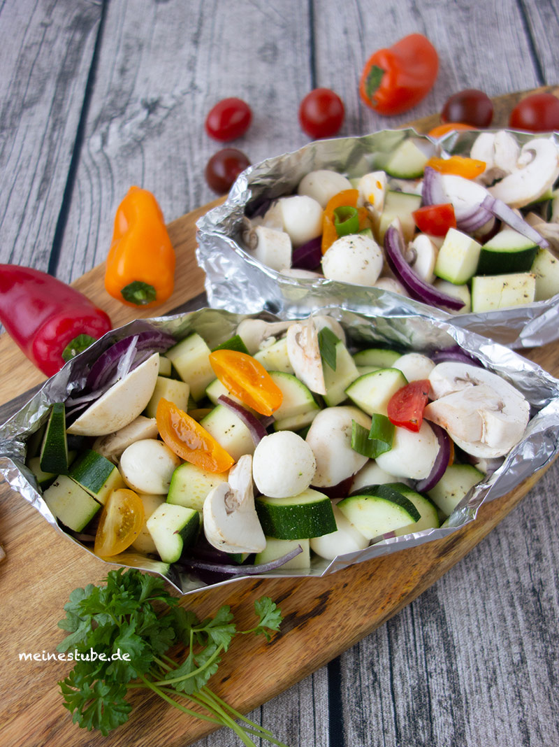 Gemüse-Päckchen mit Mozzarella für den Grill - Meinestube