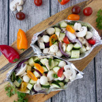 Gemüse-Päckchen mit Mozzarella für den Grill