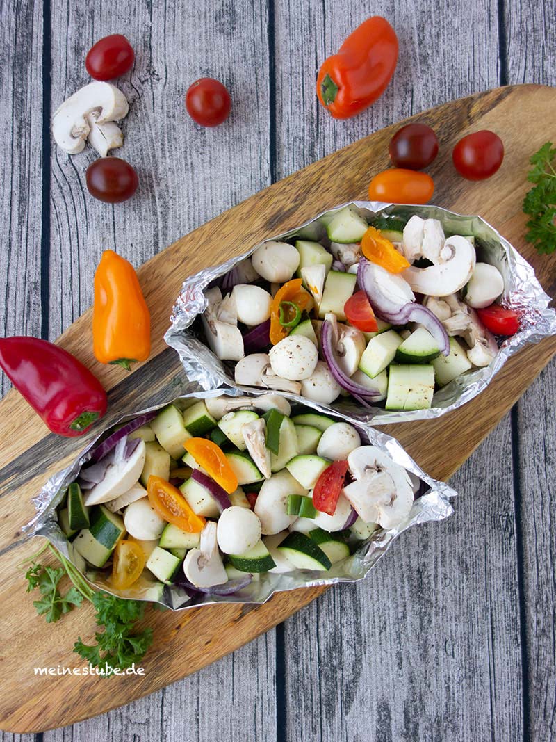 Gemüse Päckchen zum Grillen mit Pilzen, Zucchini und tomaten