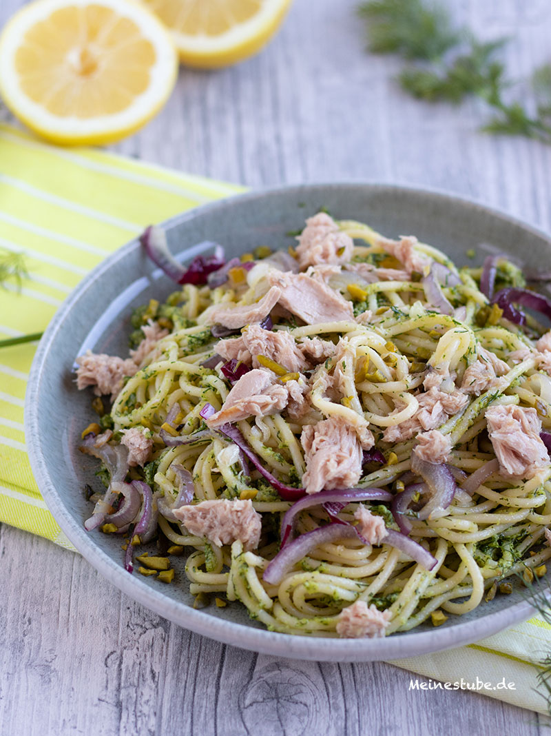 Zitronen-Parmesan Pasta mit Thunfisch und Dillpesto - Meinestube