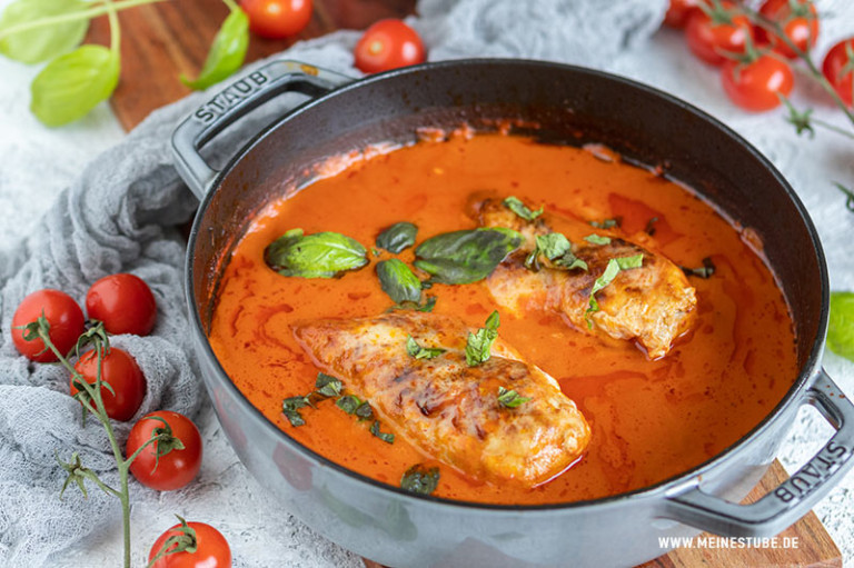 Hähnchenbrust in Tomatenrahmsauce mit Basilikum - Meinestube