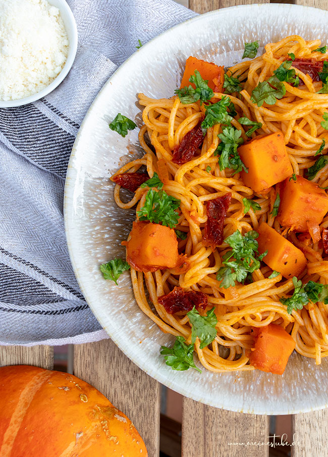 Kürbis auf Nudeln mit getrockneten Tomaten - Meinestube