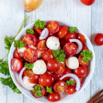 Schneller Tomatensalat mit Mozzarella