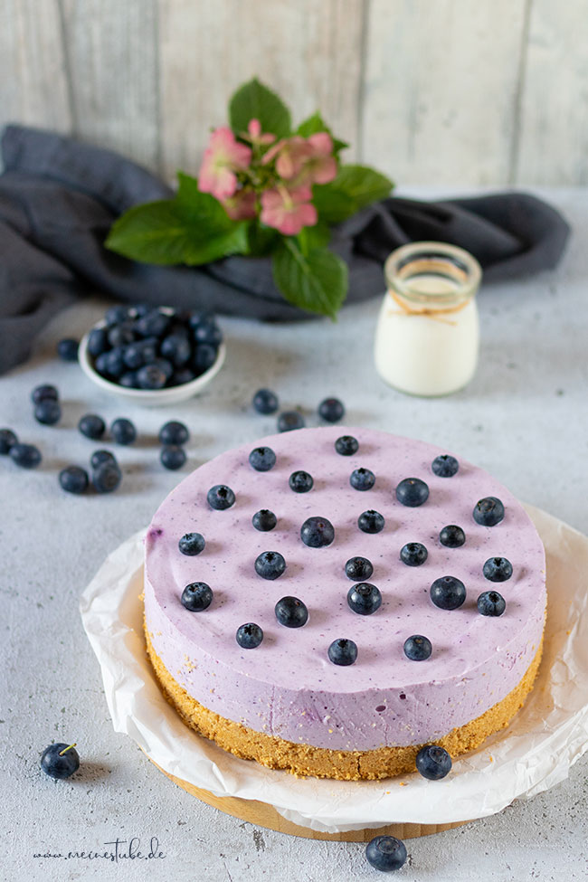 Heidelbeer-Torte mit Butterkeksboden ohne Backen - Meinestube