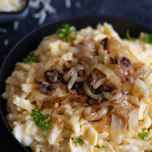 Käsespätzle als Pfannengericht von meinestube