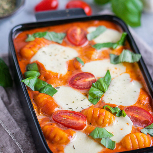 Gnocchi-Auflauf mit Tomatensoße und Basilikum von meinestube