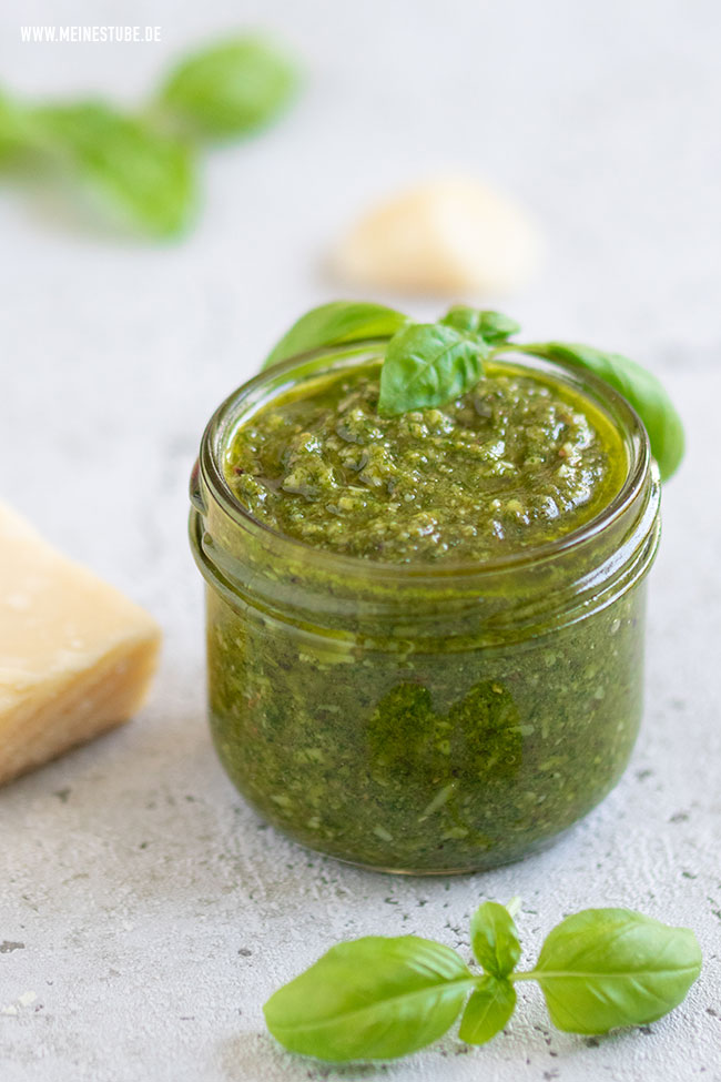 Pesto mit Parmesan, meinestube