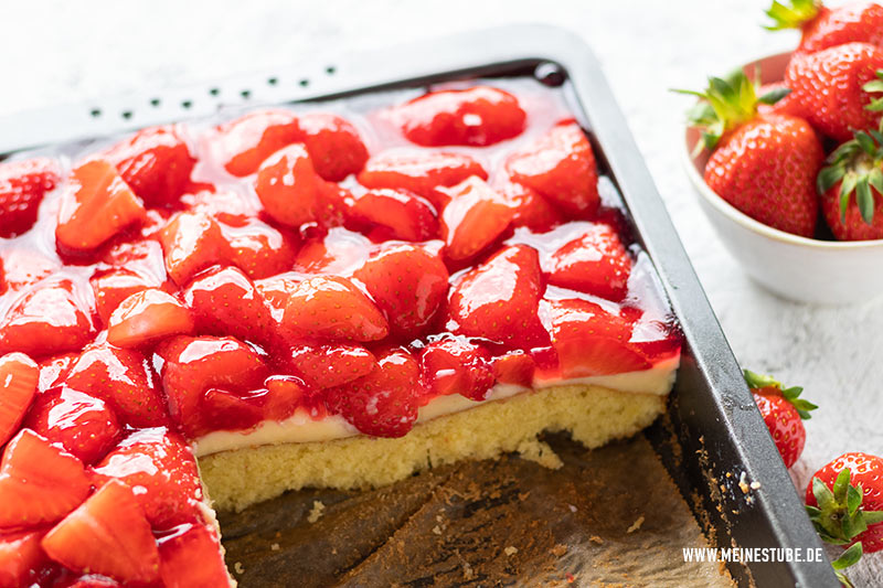 Erdbeerkuchen vom Blech mit Vanillepudding - Meinestube