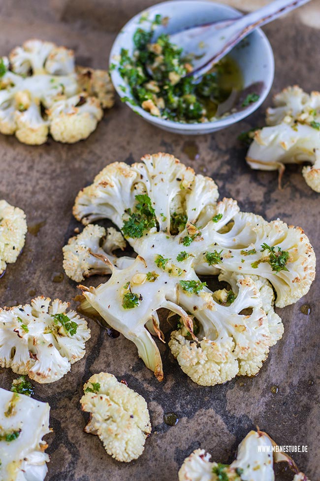 Gebackener Blumenkohl, meinestube mit Pesto