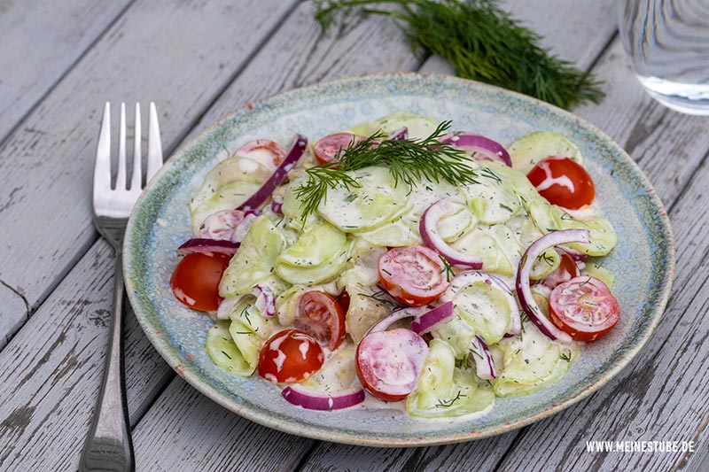 Gurken-Tomaten-Salat mit Dill, meinestube
