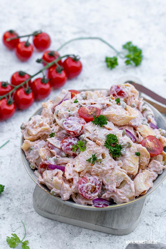 Tortellini-Salat Rezept mit Tomaten, Erbsen und Schinken - Meinestube