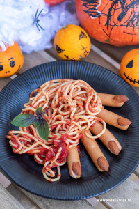 Gruselige Halloween-Finger mit Spaghetti, meinestube