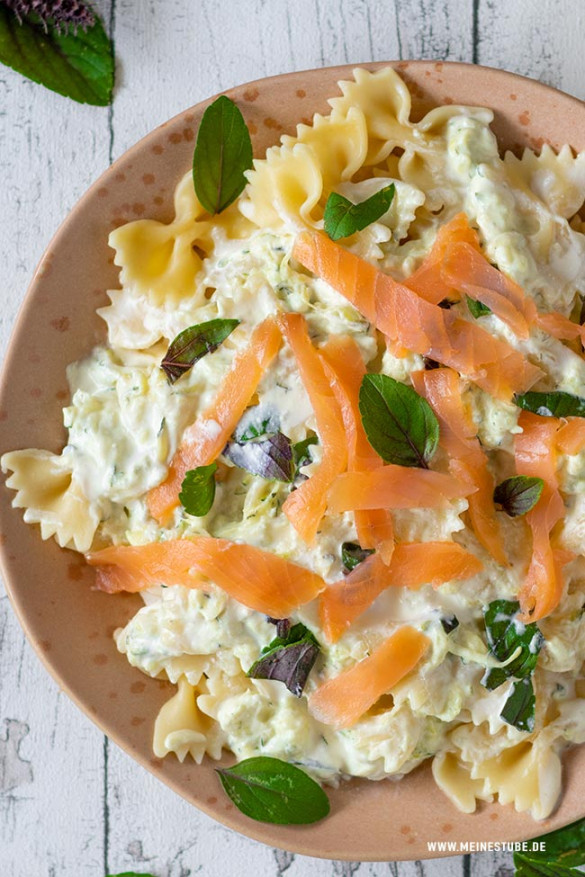 Pasta mit Lachs und Zucchini in Frischkäsesoße - Meinestube