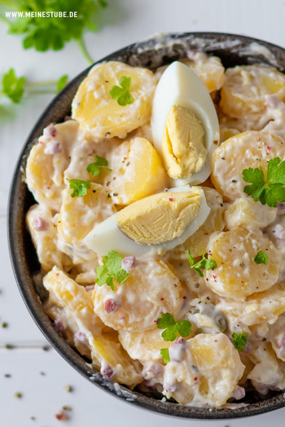 Omas Kartoffelsalat mit Eiern, Speck und Zwiebeln - Meinestube