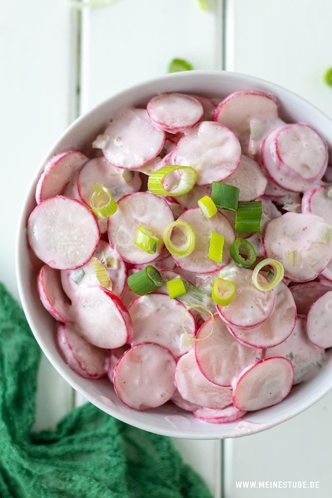 Radieschensalat mit Frühlingszwiebeln