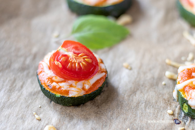 Zucchini-Pizzen mit Tomaten, meinestube