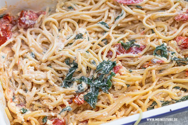 Feta-Tomaten-Pasta in der Auflaufform, meinestube