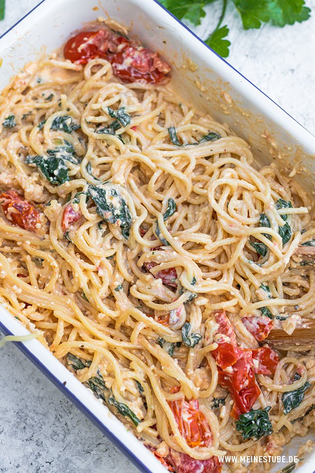Feta-Tomaten-Pasta mit Spinat – ein Highlight für Vegetarier! - Meinestube