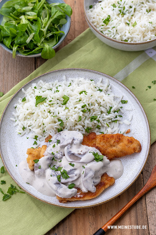 Schnitzel Jäger Art mit Pilzsoße und Hähnchenfleisch - Meinestube