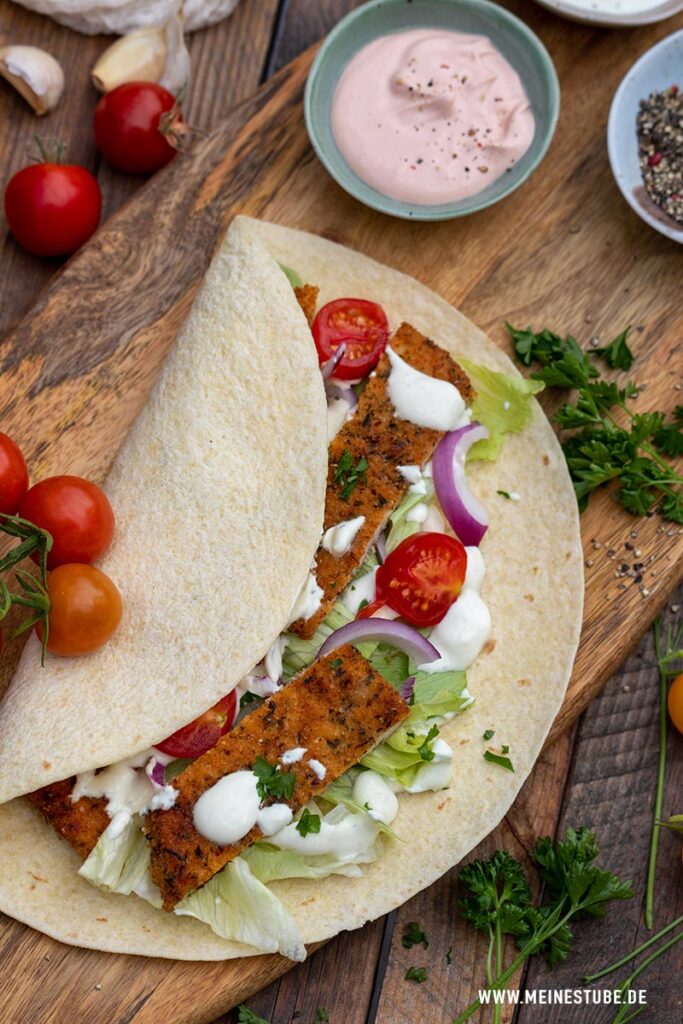 Wraps mit Putenschnitzel und Joghurt-Senfsoße, meinestube