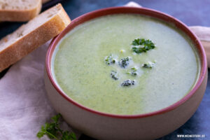 Brokkolisuppe als Familienessen, meinestube