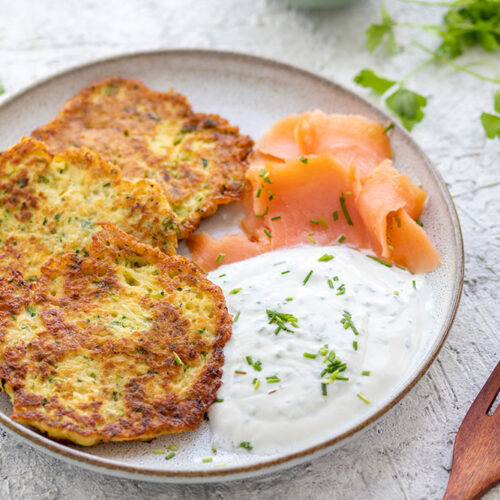 Kartoffel-Zucchini-Puffer mit Lachs, meinestube
