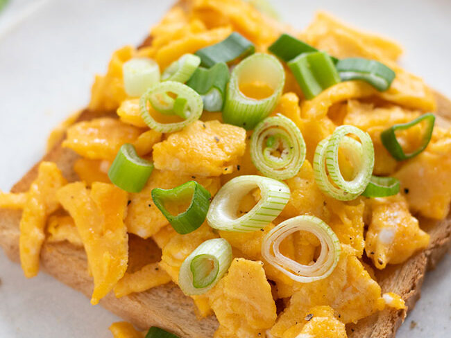 Rezept für Rührei mit Frühlingszwiebeln, meinestube