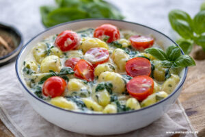 Gnocchi-Spinat-Pfanne mit Tomaten, meinestube
