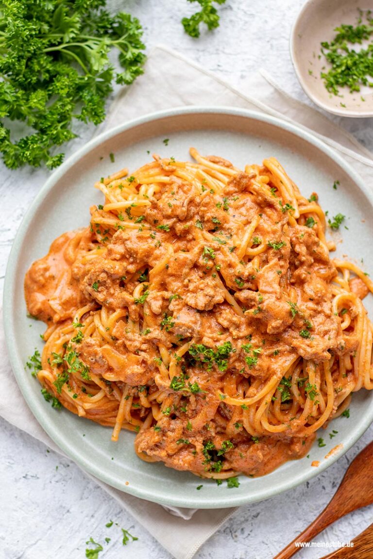 Best HD Pictures about  Pasta Mit Hackfleisch Sahnesosse  with No AI Images