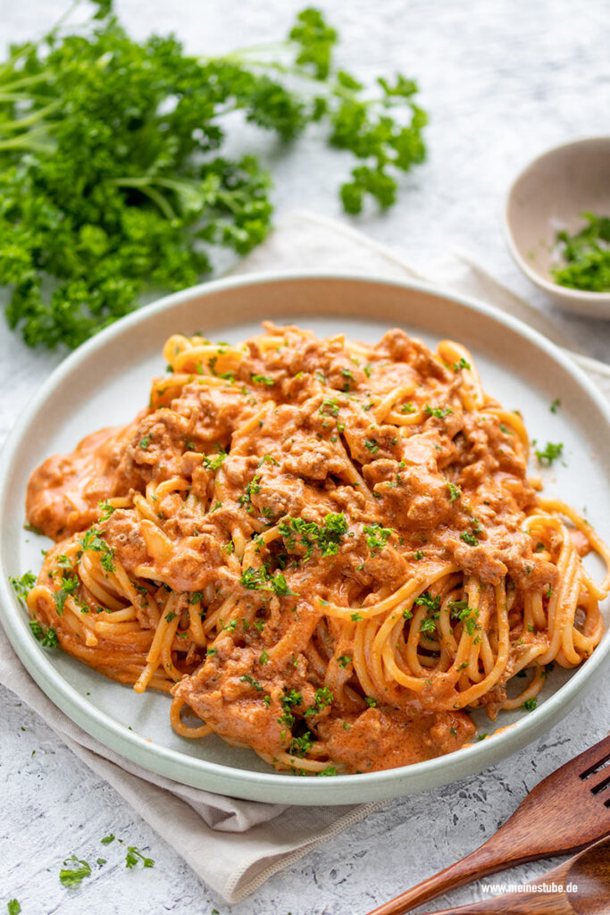 Pasta mit Hackfleisch und Parmesan-Tomatensahnesoße, meinestube