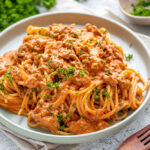 Nudeln mit Hackfleisch in Parmesan-Tomatensahnesoße, meinestube